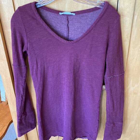 Amerikanable Raw Edge Button Cuff Thermal long sleeve top Maroon Size Small. - Picture 2 of 7